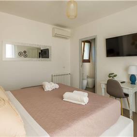 4 bedroom villa with infinity pool, Alcamo, sleeps 6-8